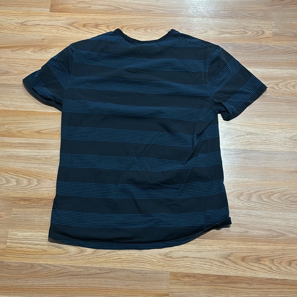 Xl lululemon basic T - Picture 2 of 2